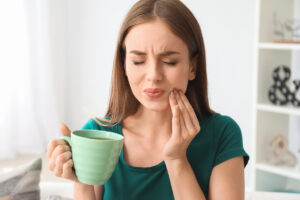 Tooth Sensitivity in Chicago: Why Do My Teeth Hurt When I Eat or Drink Something Cold?